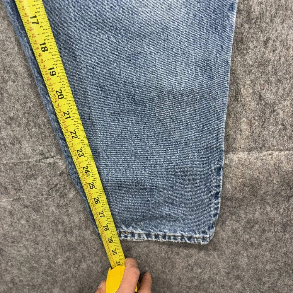 Levis waist 32